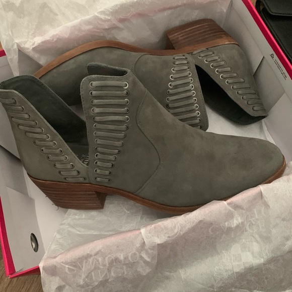 Vince Camuto Pevista Ankle Booties - Picture 1 of 6